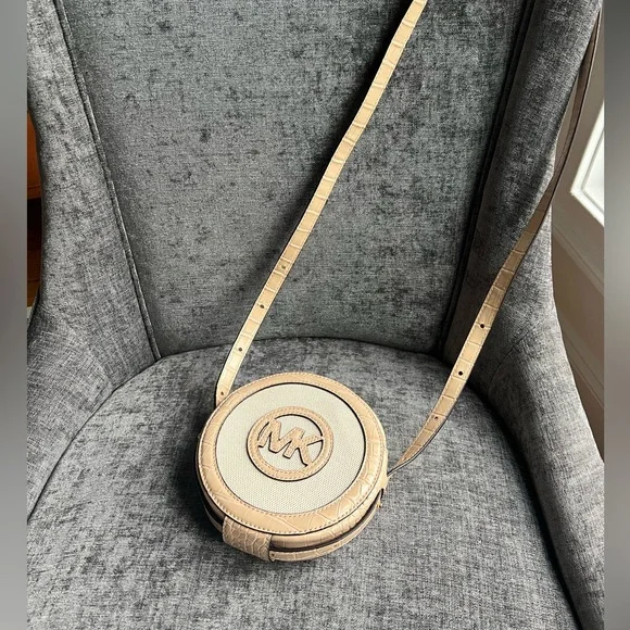 MICHAEL KORS AIDY SMALL CANTEEN CROSSBODY PURSE CROC BUFF/CREAM MK LOGO LIKE NEW - Picture 1 of 7